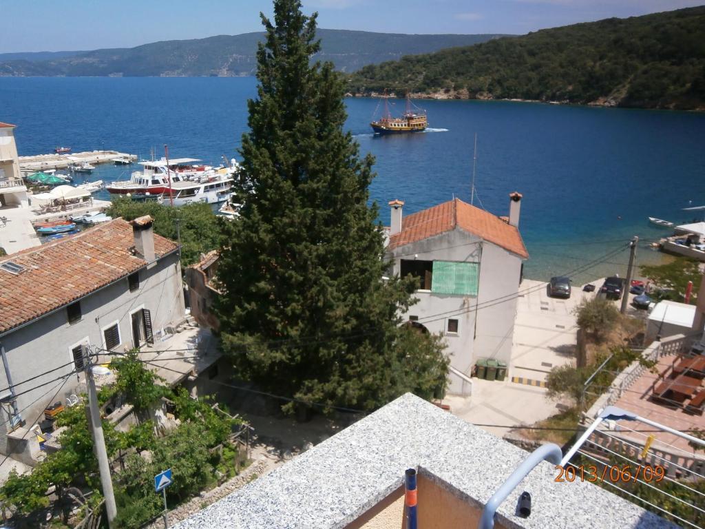 Apartments And Rooms Roberto B. Валун Номер фото